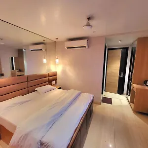 Solitaire Hotel